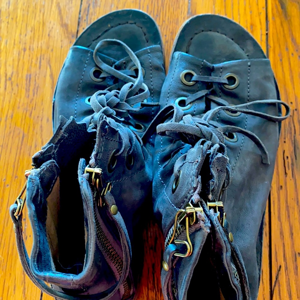 EUC AS98 sandles, size 40